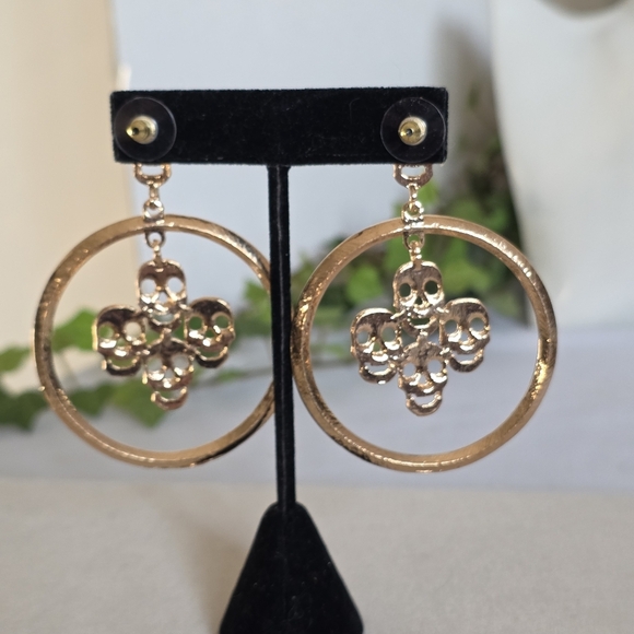 Large Statement Gold Hoop Earrings With Skulls - Picture 7 of 8
